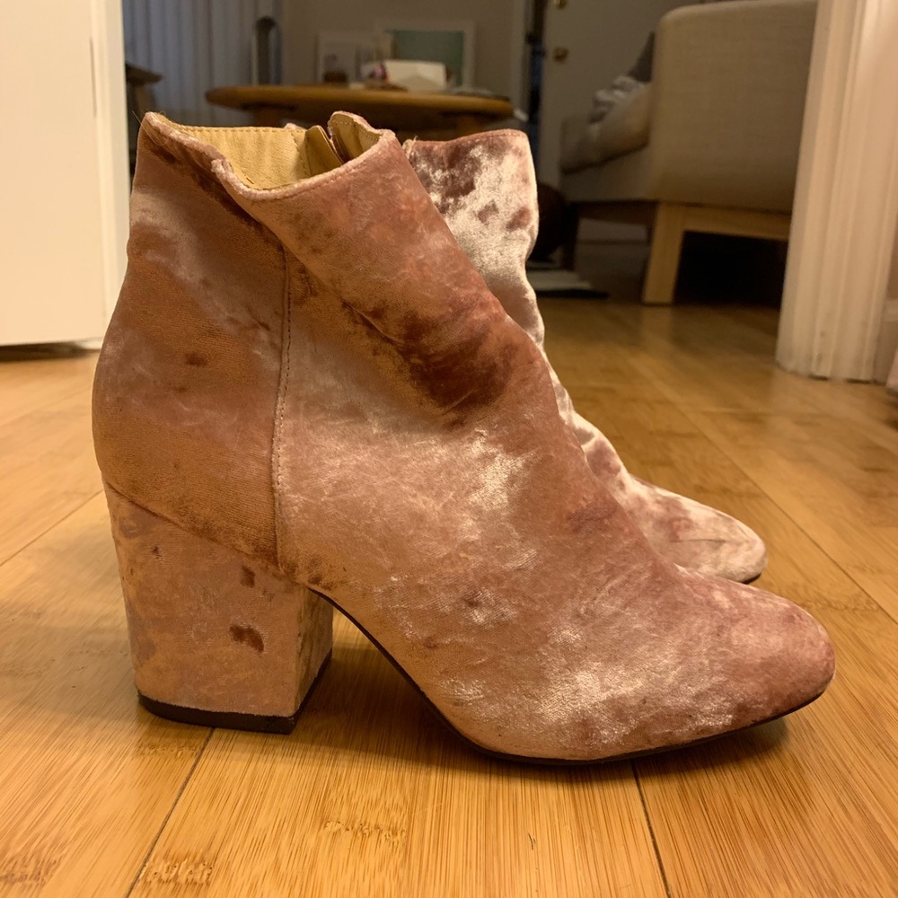 Pink velvet heeled boot